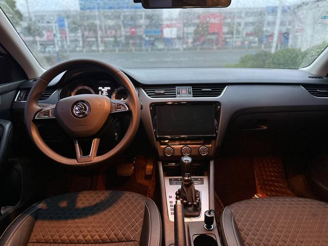 Skoda Octavia - фото 4