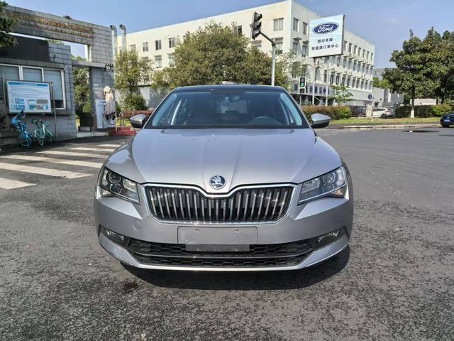 Skoda Superb - фото 1