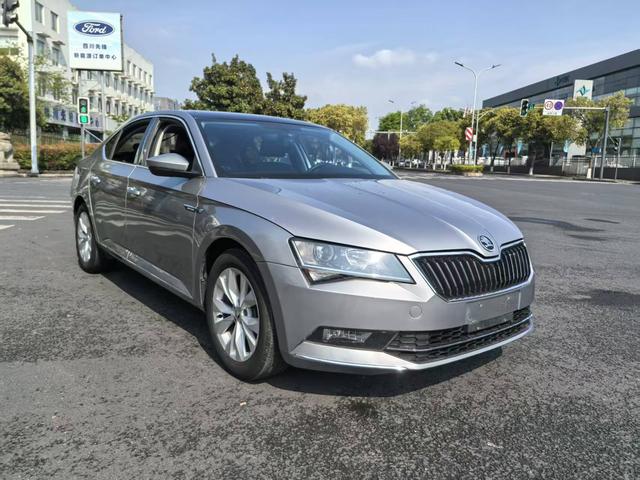 Skoda Superb - фото 2