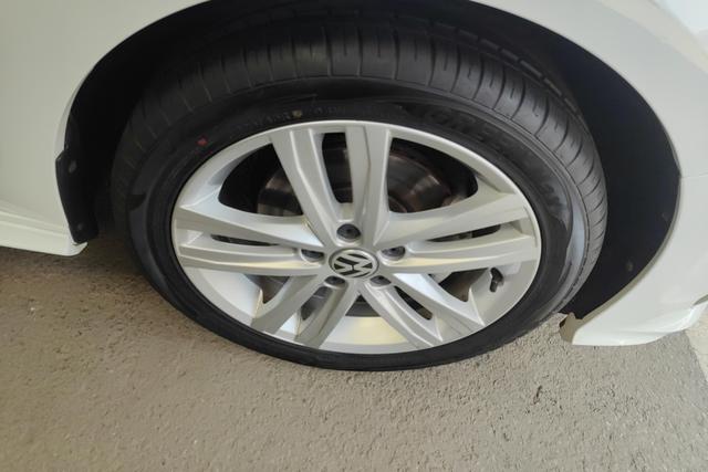 Volkswagen Sagitar - фото 4