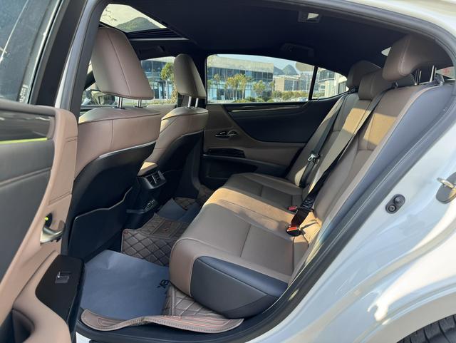 Lexus ES - фото 4