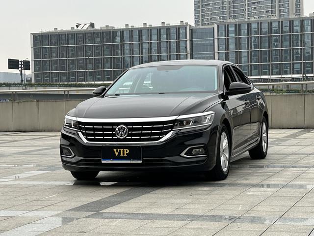 Volkswagen Passat - фото 0