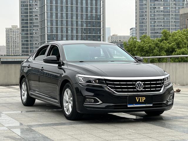 Volkswagen Passat - фото 2