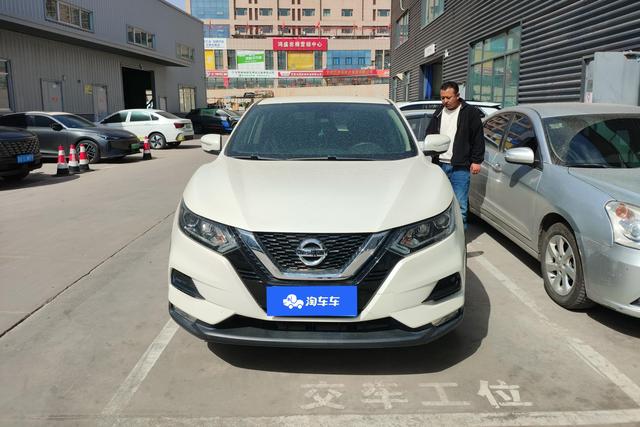 Nissan Qashqai - фото 2