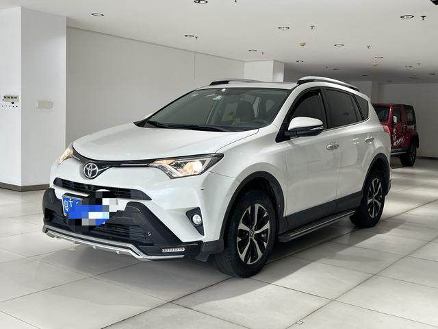 Toyota RAV4 - фото 0