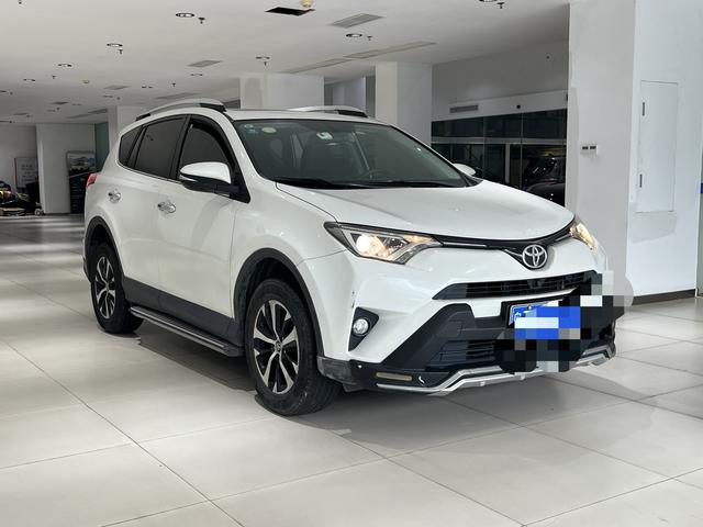 Toyota RAV4 - фото 3