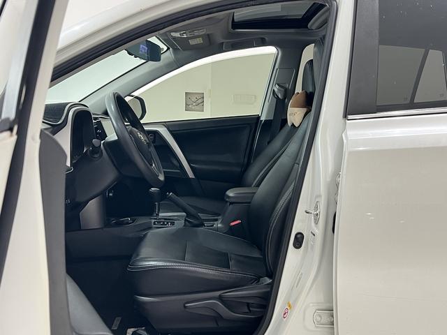 Toyota RAV4 - фото 4