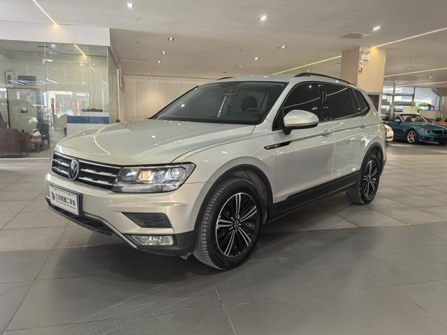 Volkswagen Tiguan L - фото 0