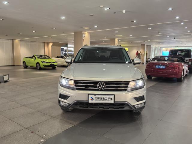 Volkswagen Tiguan L - фото 1