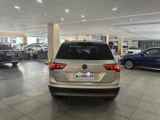 Volkswagen Tiguan L - фото 4