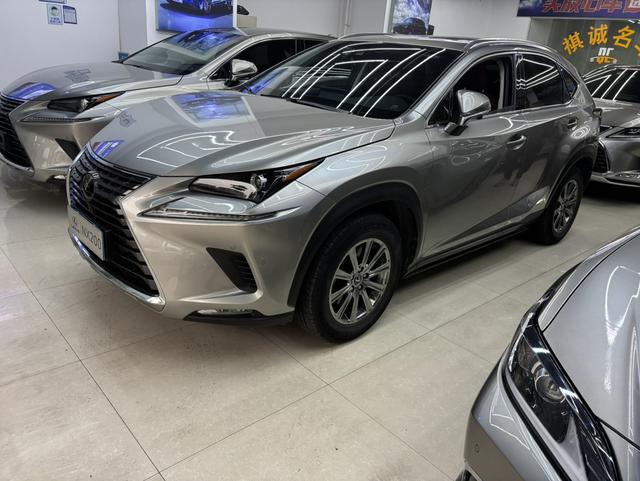 Lexus NX - фото 1