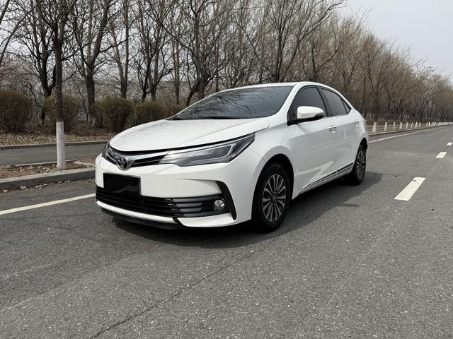 Toyota Corolla - фото 0