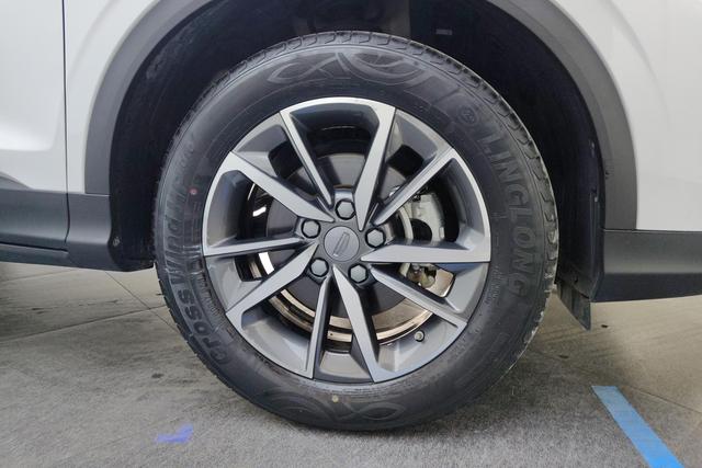 Geely Binyue - фото 4