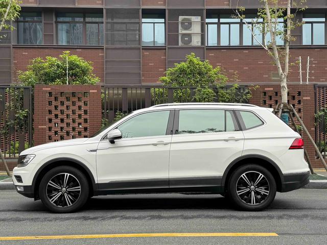 Volkswagen Tiguan L - фото 2