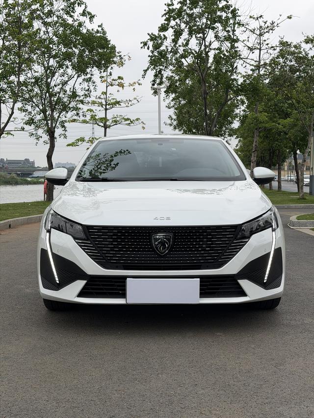 Peugeot 408 - фото 1