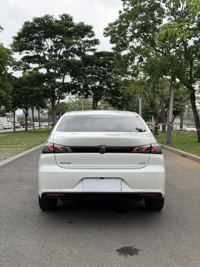 Peugeot 408 - фото 4
