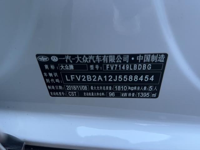 Volkswagen T-Roc - фото 1