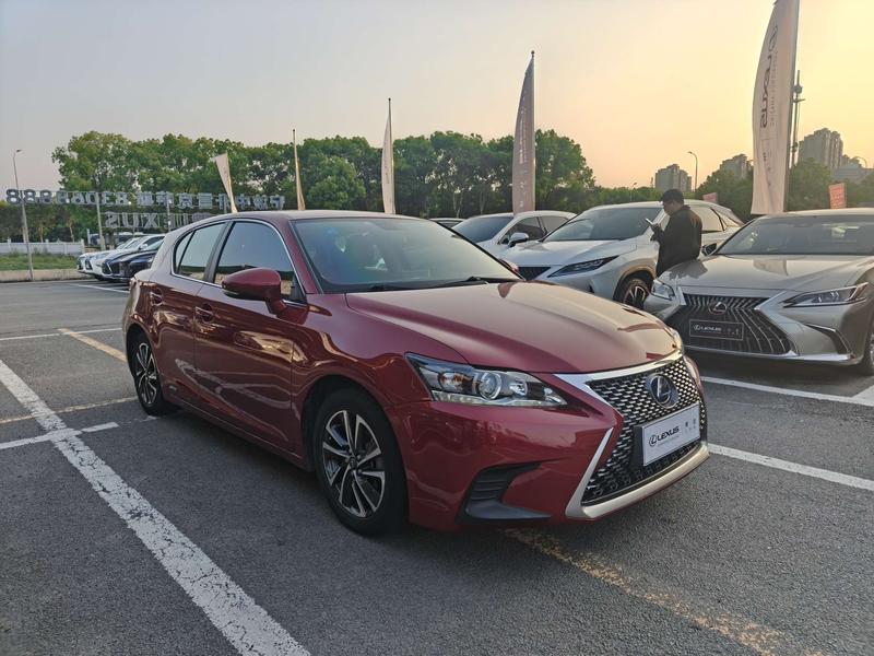 Lexus CT - фото 2