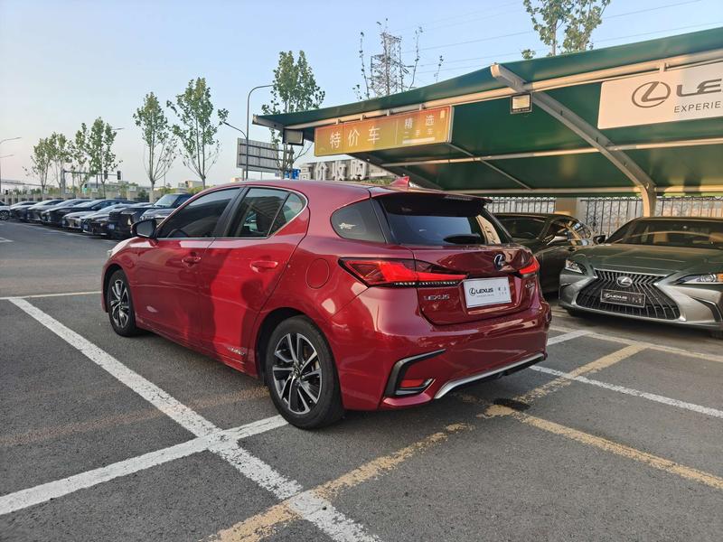 Lexus CT - фото 3