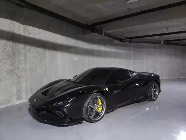 Ferrari F8 - фото 0