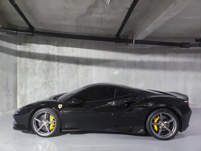 Ferrari F8 - фото 1