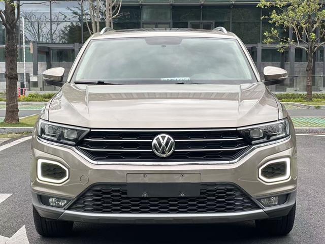 Volkswagen T-Roc - фото 1