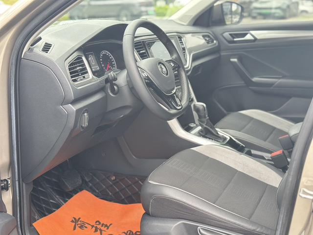 Volkswagen T-Roc - фото 3