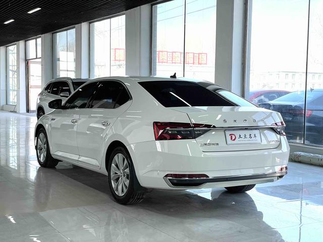 Skoda Superb - фото 3