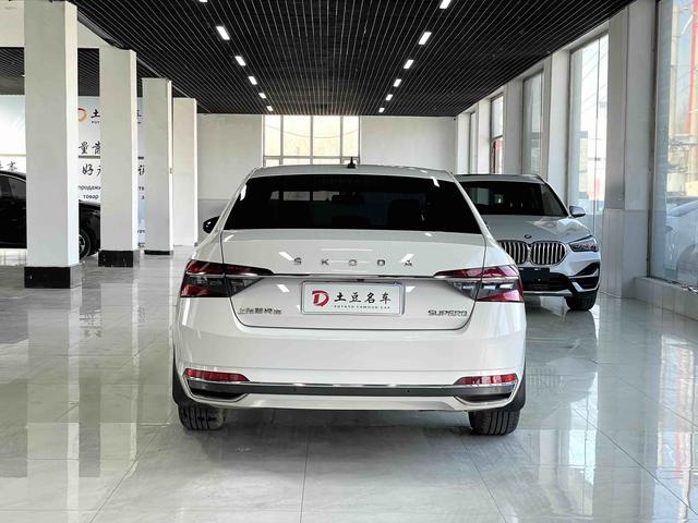 Skoda Superb - фото 4