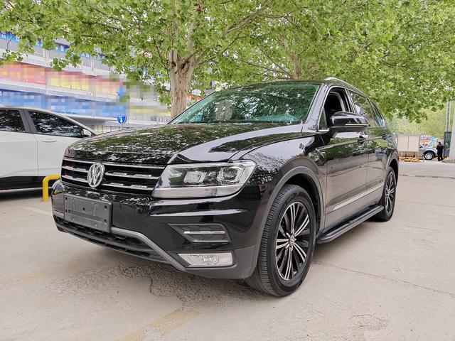 Volkswagen Tiguan L - фото 0