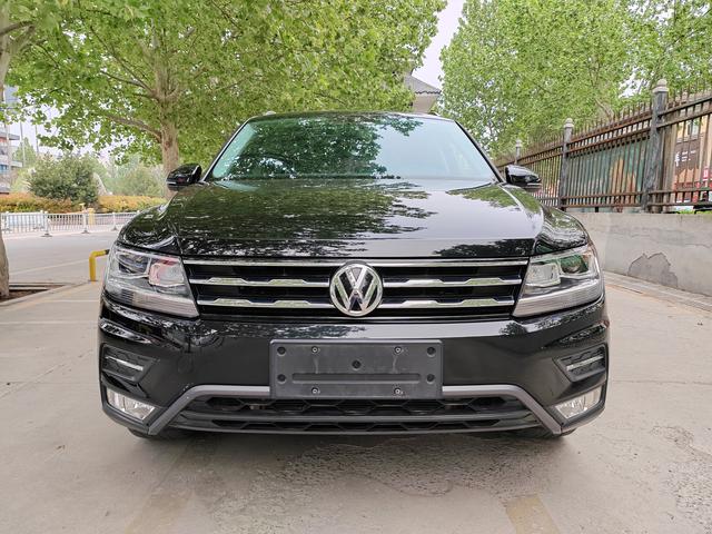 Volkswagen Tiguan L - фото 1