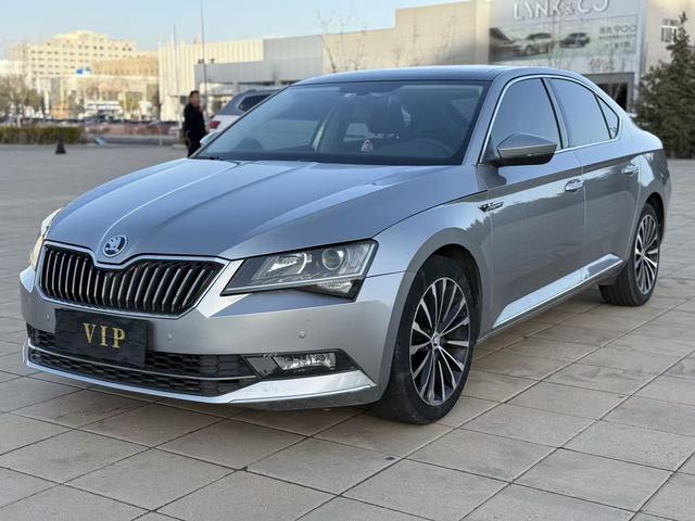 Skoda Superb - фото 0