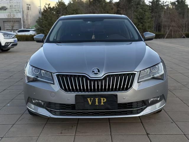 Skoda Superb - фото 1