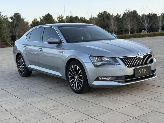 Skoda Superb - фото 2
