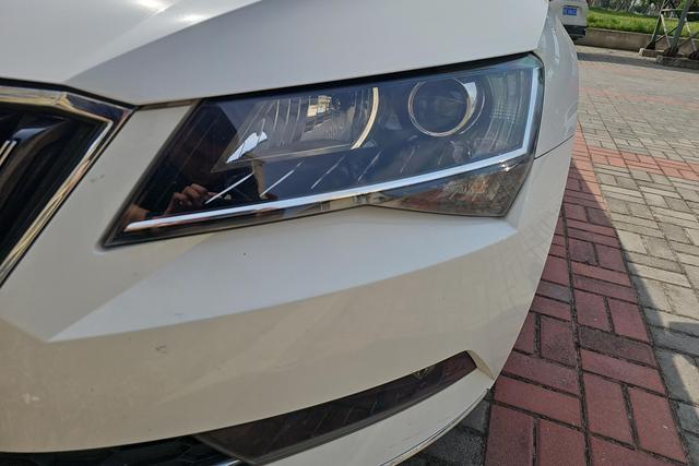 Skoda Superb - фото 1
