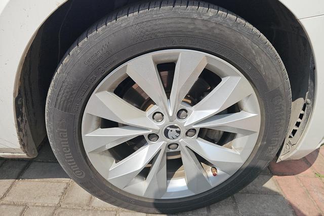 Skoda Superb - фото 4