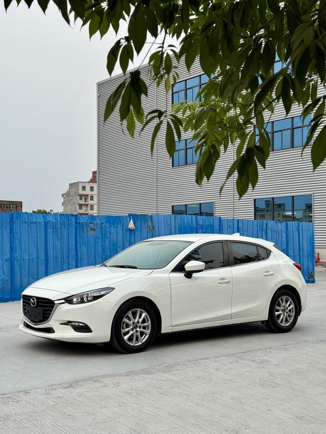 Mazda 3 Axela - фото 1