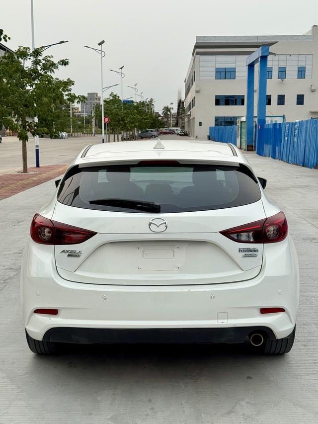 Mazda 3 Axela - фото 4