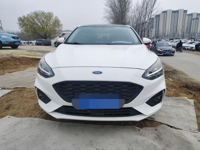 Ford Focus - фото 1