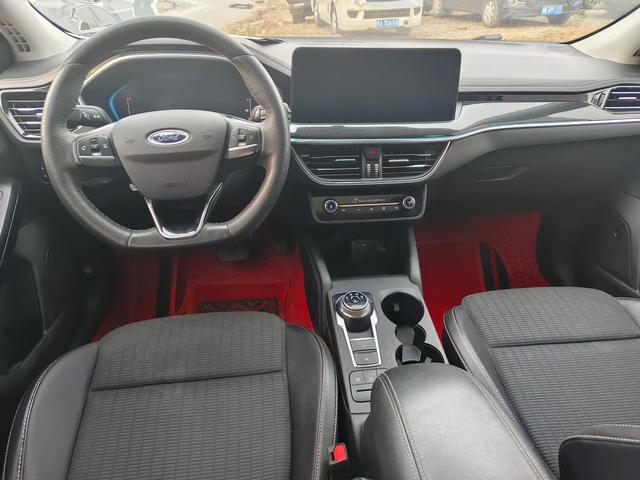 Ford Focus - фото 3