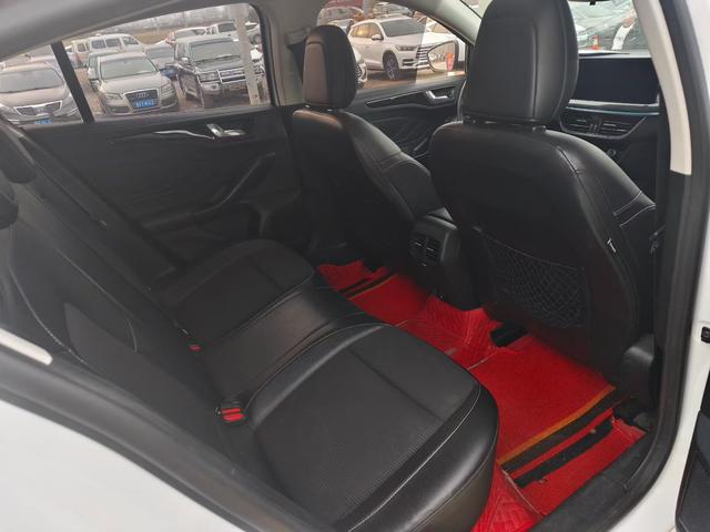 Ford Focus - фото 4