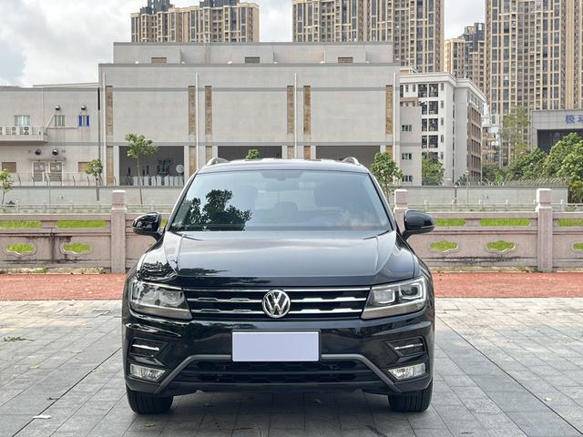 Volkswagen Tiguan L - фото 1