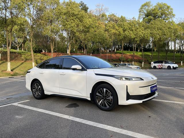 Changan Qiyuan A05 - фото 2