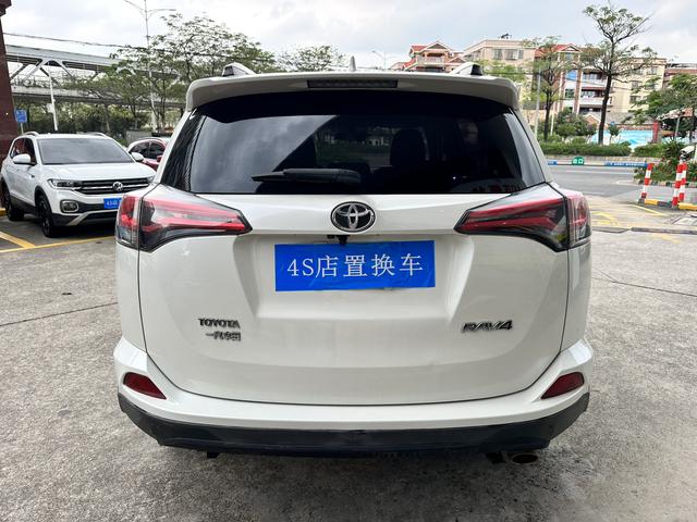 Toyota RAV4 - фото 4