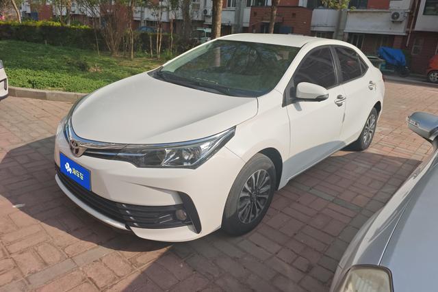 Toyota Corolla - фото 0