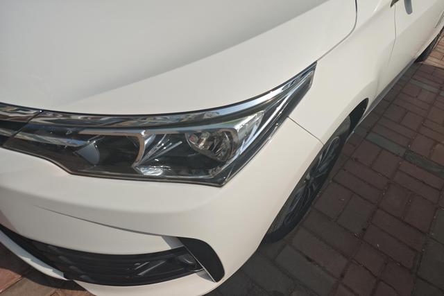 Toyota Corolla - фото 1