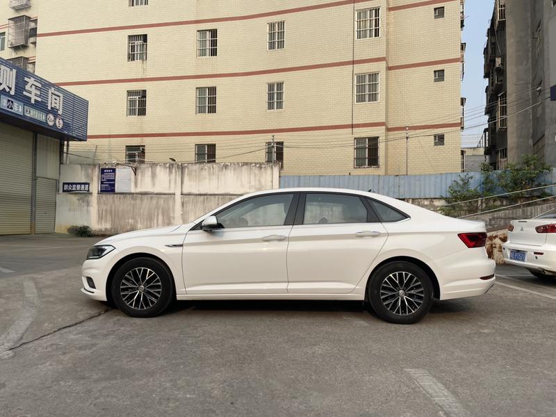 Volkswagen Sagitar - фото 3