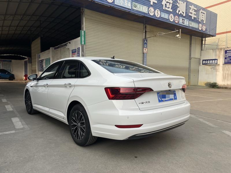 Volkswagen Sagitar - фото 4