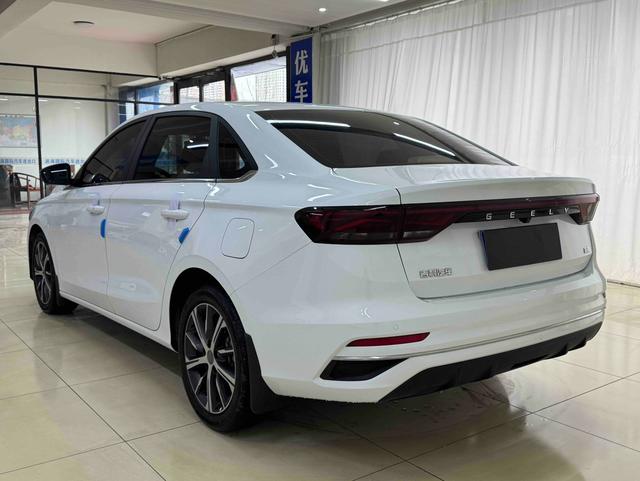 Geely Emgrand - фото 3