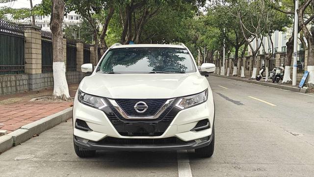 Nissan Qashqai - фото 1